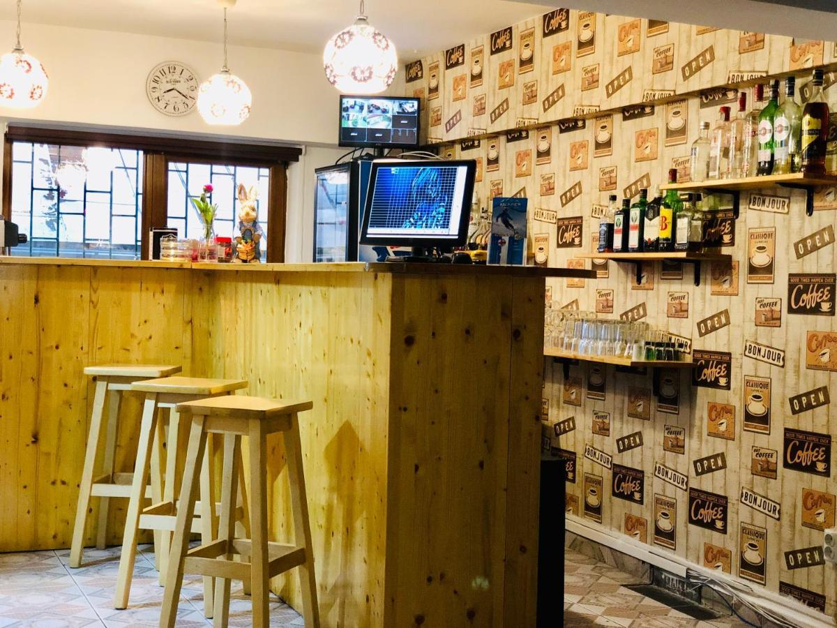 Pensiune & Restaurant Kalinder Busteni Ngoại thất bức ảnh
