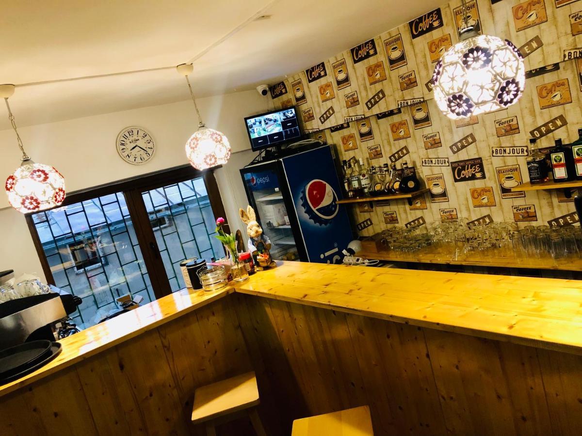 Pensiune & Restaurant Kalinder Busteni Ngoại thất bức ảnh