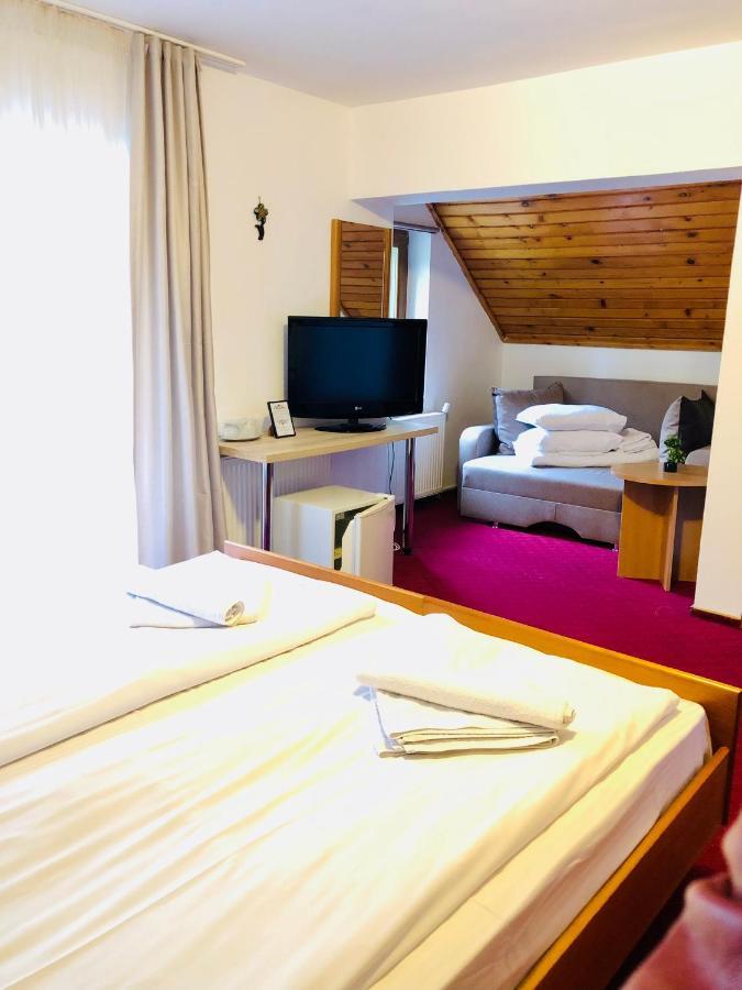 Pensiune & Restaurant Kalinder Busteni Ngoại thất bức ảnh