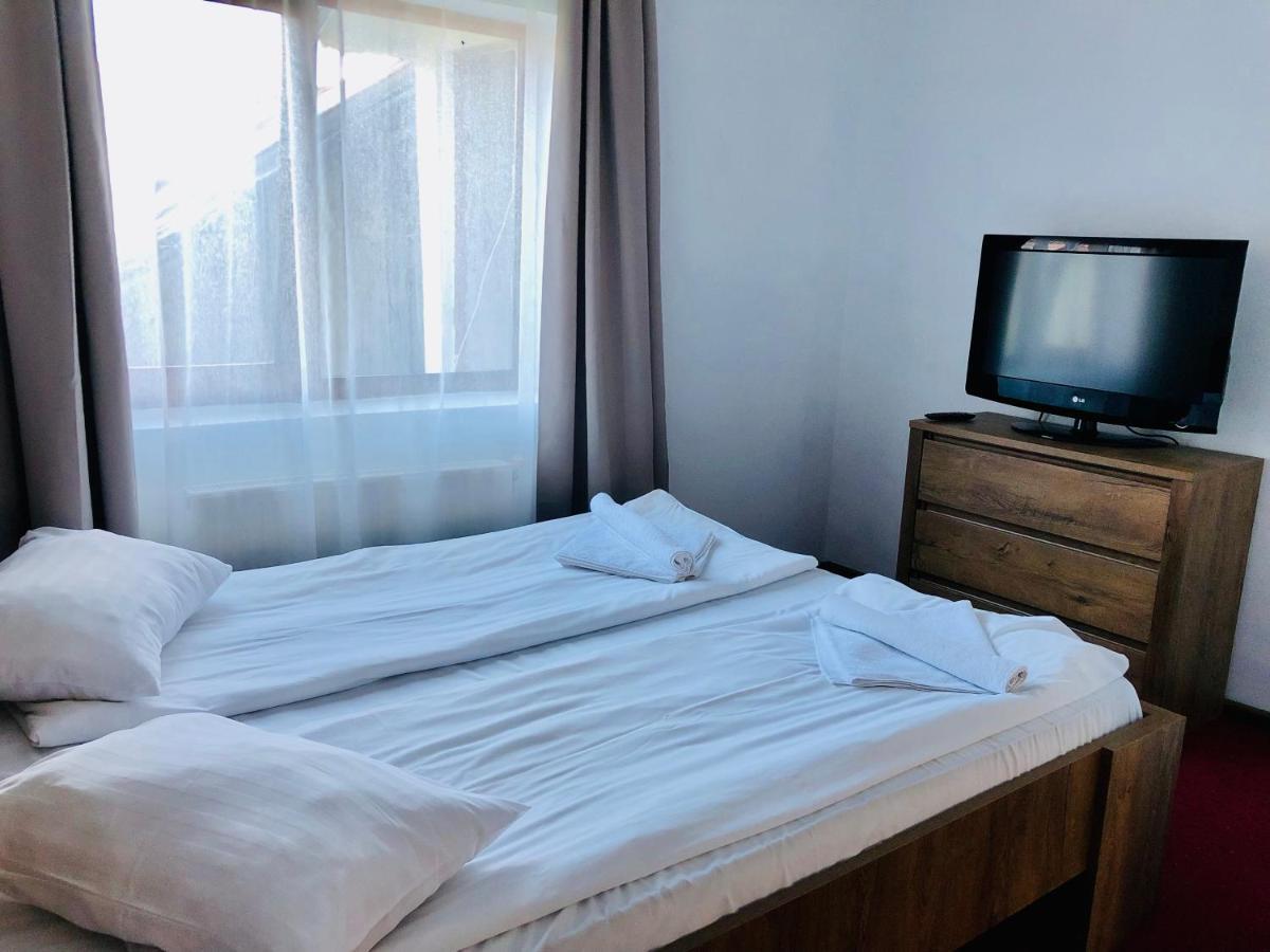 Pensiune & Restaurant Kalinder Busteni Ngoại thất bức ảnh